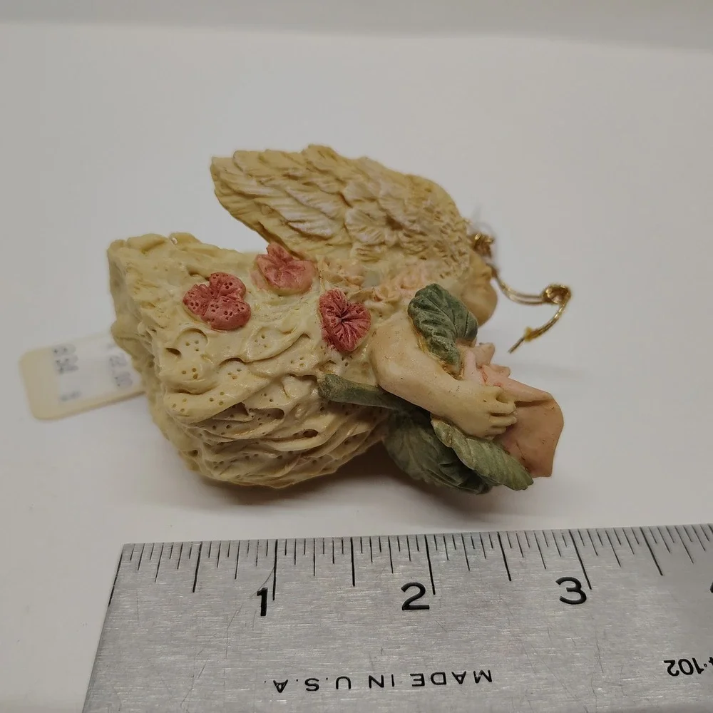 Vintage Angel Ornament Holding Rose‎ Cherub Resin Beige 3.5in